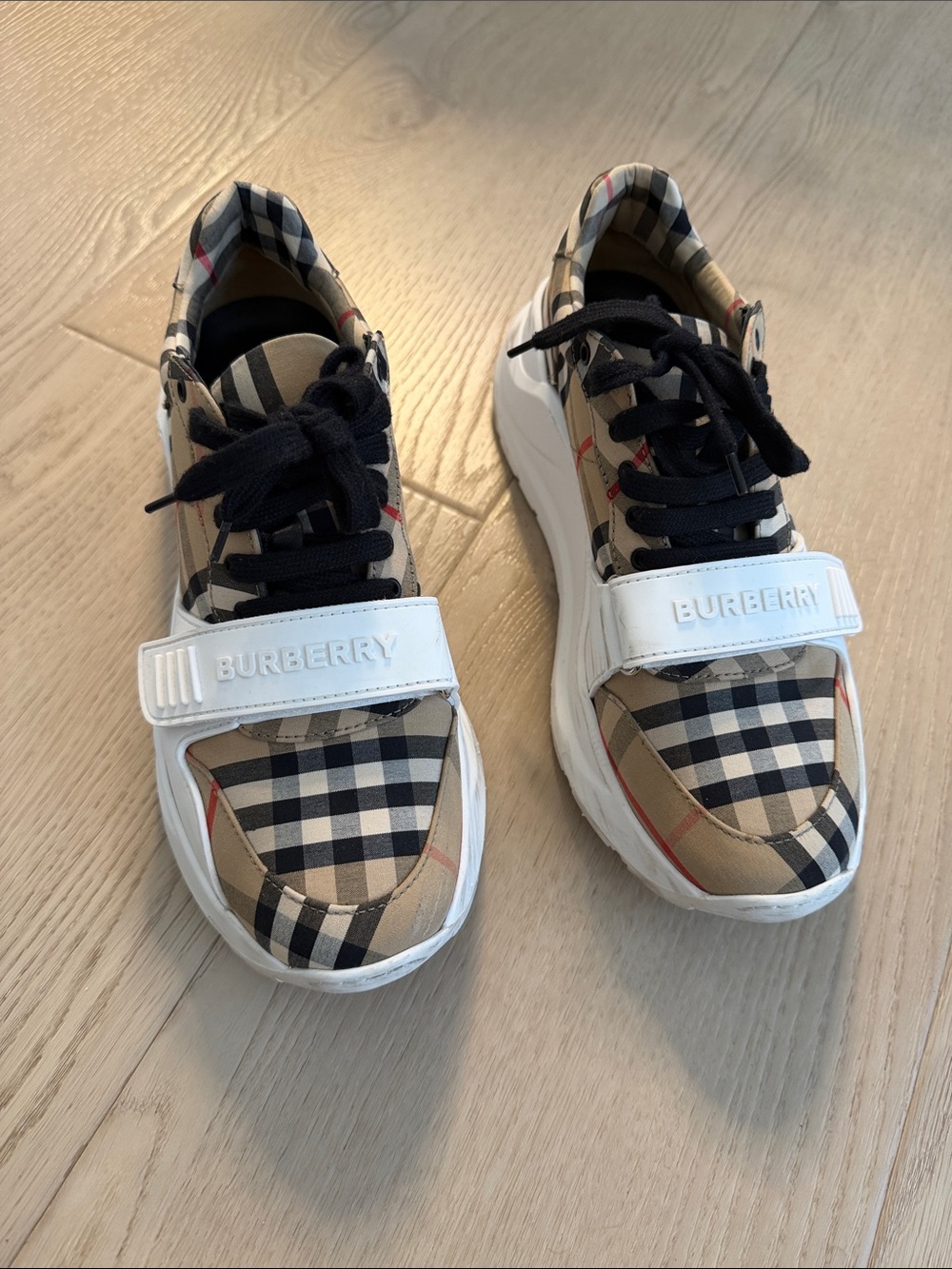 Burberry women’s  Beige Nova Check Sneakers with White Strap and Black Laces